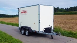 Anhänger Miete klein mit Festaufbau